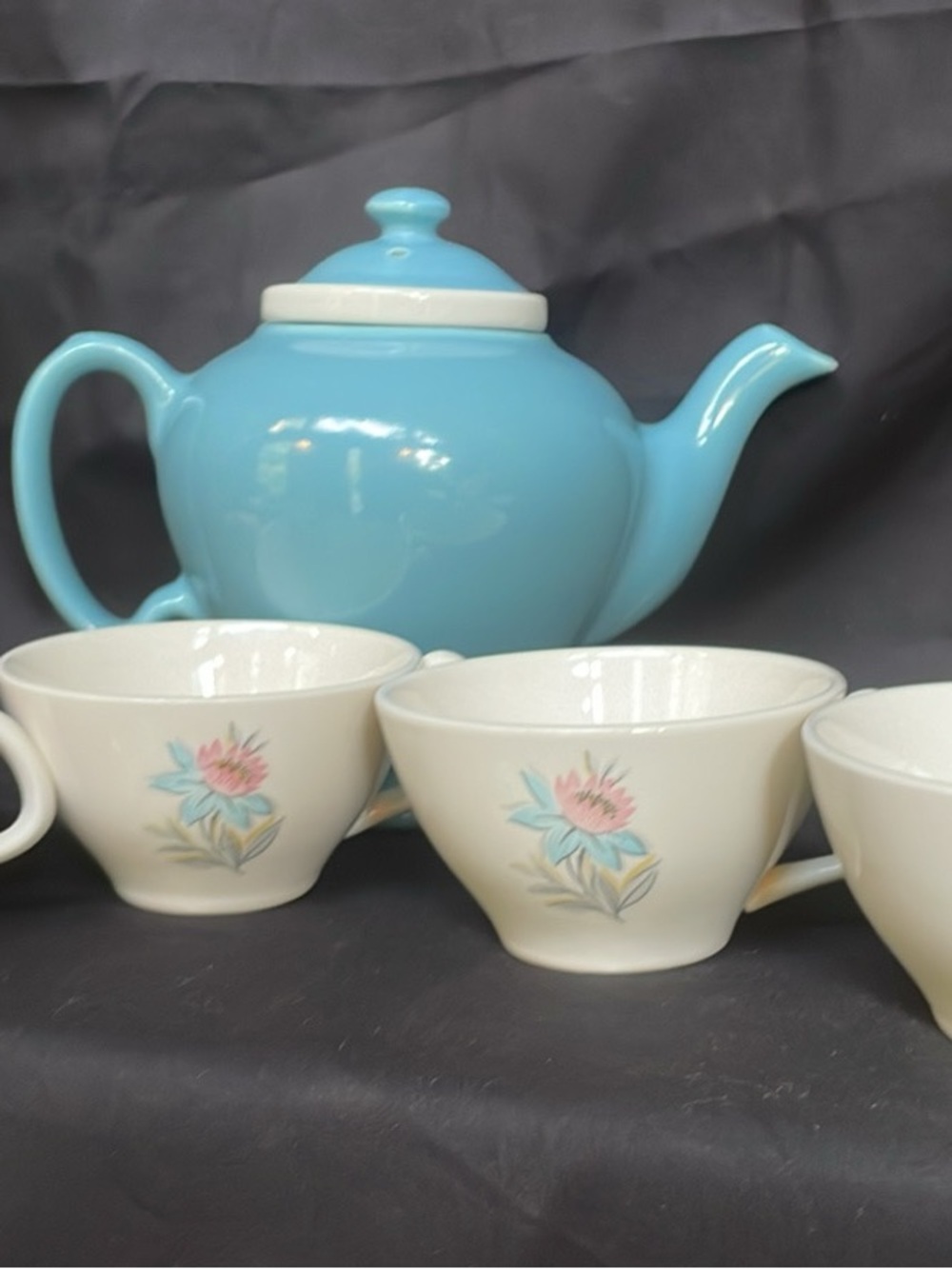 ❤️ Vintage McCormick HALL Blue Ceramic Teapot 4 MCM Cream Floral Teacup Set